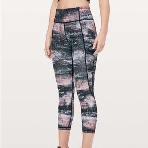 Lululemon athletica time to sweat crop 23" size 6